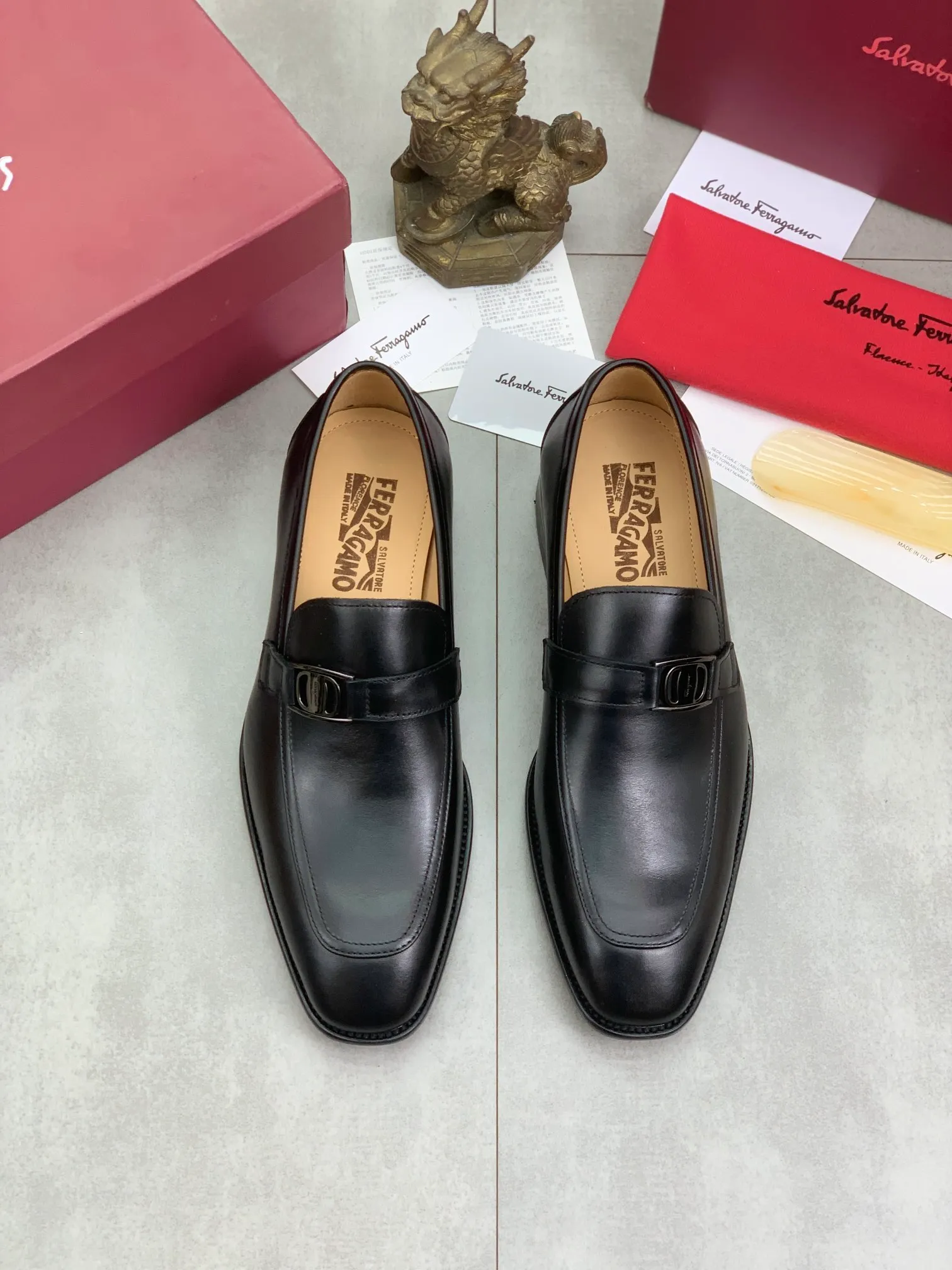 Men's Men's Shoes 💰P460💰[New Style] Water-dyed Niuli 🆘[Salvatore Ferragamo] Ferragamo's latest casual business leather shoes for men! Available at counters simultaneously! The fabric is made of specially imported original open-edge beaded calfskin, and the interior is made of imported water-dyed cowhide. It is absolutely luxurious and leads the fashion trend. Matching code: 38-45 (46 and 47 can be customized); black and brown colors are optional